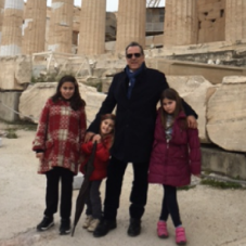 Athanasios Pasvanis mit seinen Kindern
